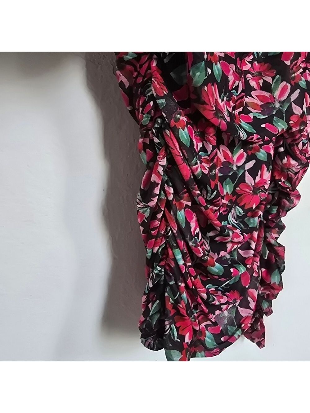Guess Florencia Pink Floral Ruched Off Shoulder Top Medium - Picture 7 of 9